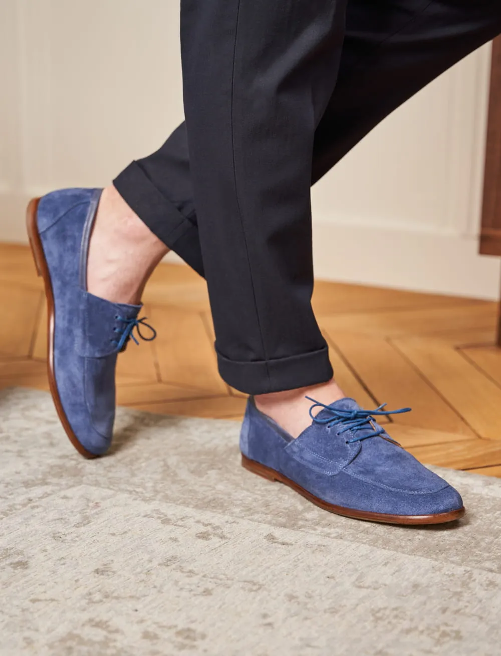 Mocassin à lacet en Daim pour Hommes : L'Homme Arrogant Daim Bleu  Rioi