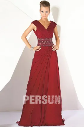 Robe bordeaux de soirée longue encolure V ornée de strass