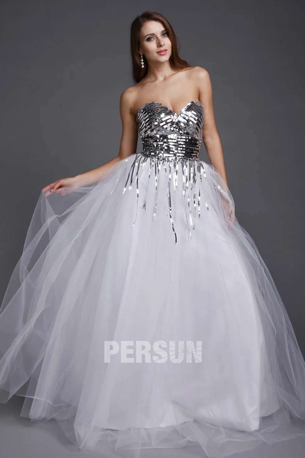 Robe de bal frangée décolleté en cœur sans bretelle en tulle