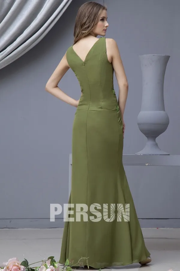 Robe longue de soirée verte ornée de bijoux en mousseline