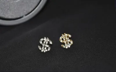 Studs pour oreille pour homme en Dollar avec diamants incrusté